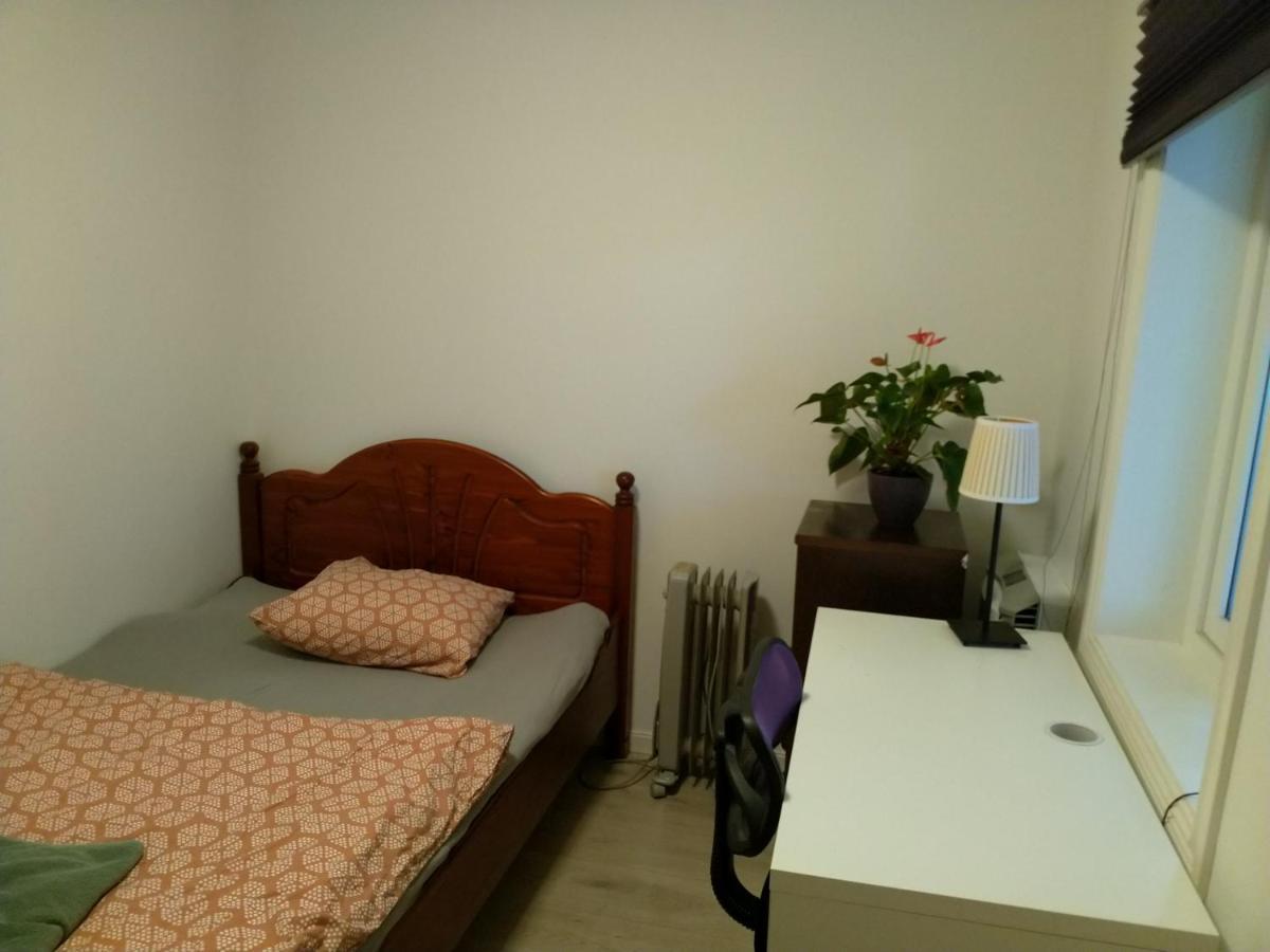 Leilighet Renovated Semi- Basement 2 Bedrooms Furnished - Close To Everything In *