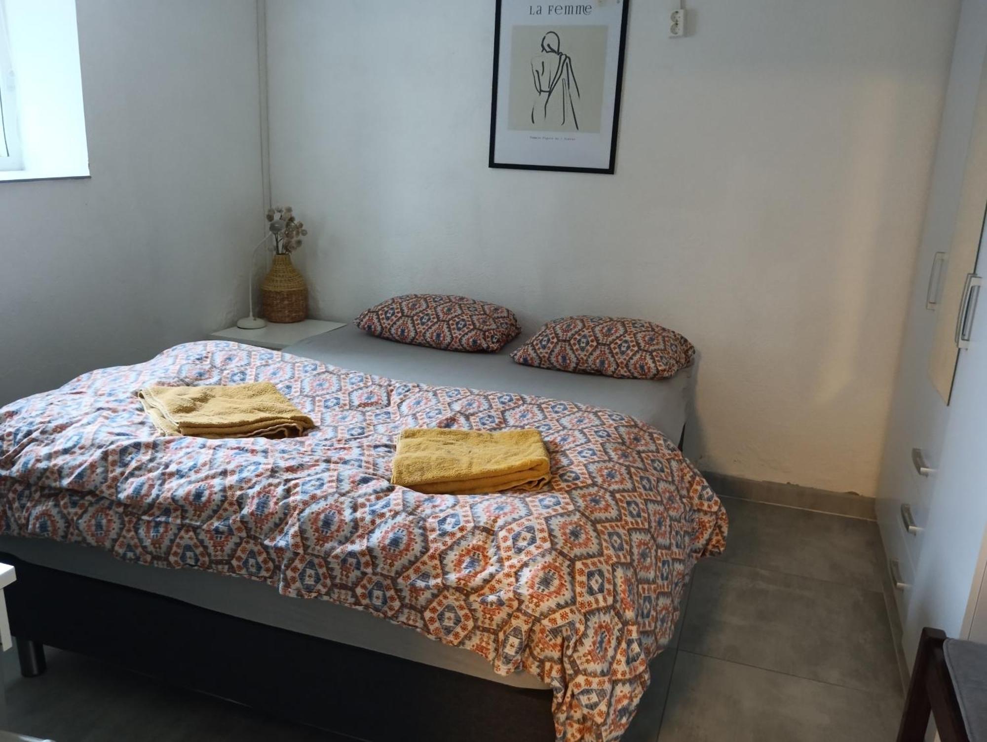 Leilighet Renovated Semi- Basement 2 Bedrooms Furnished - Close To Everything In *