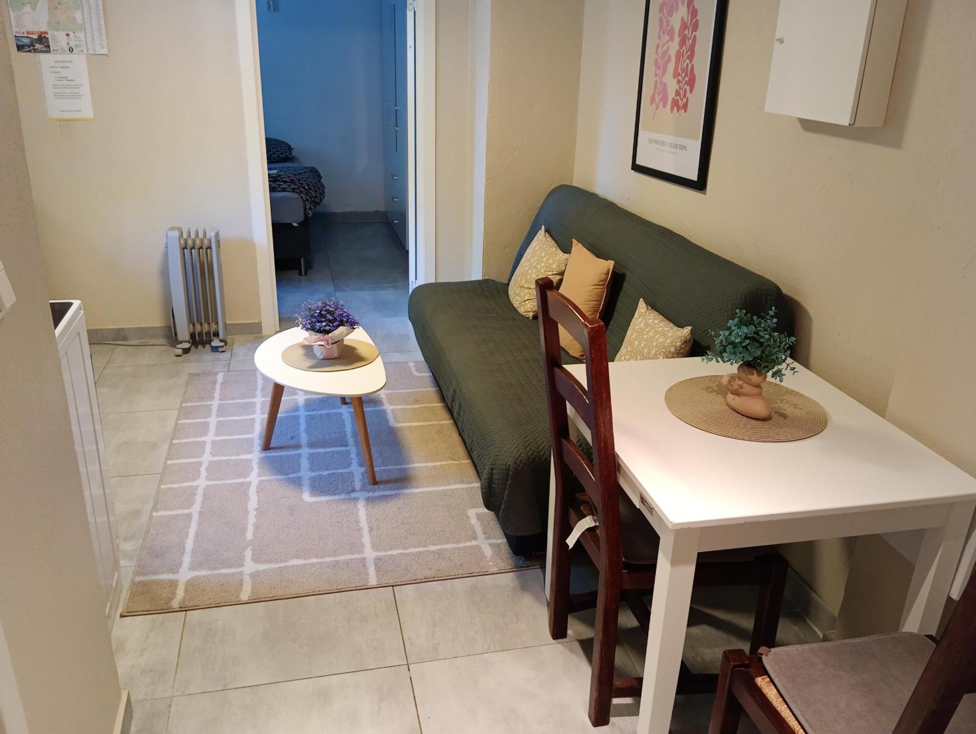 Renovated Semi- Basement 2 Bedrooms Furnished - Close To Everything In * Moss